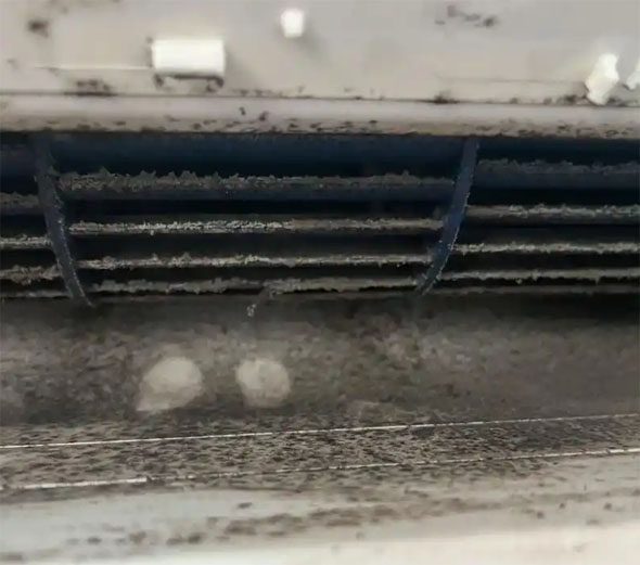 弋江空调吹的风有股烧焦味是怎么回事